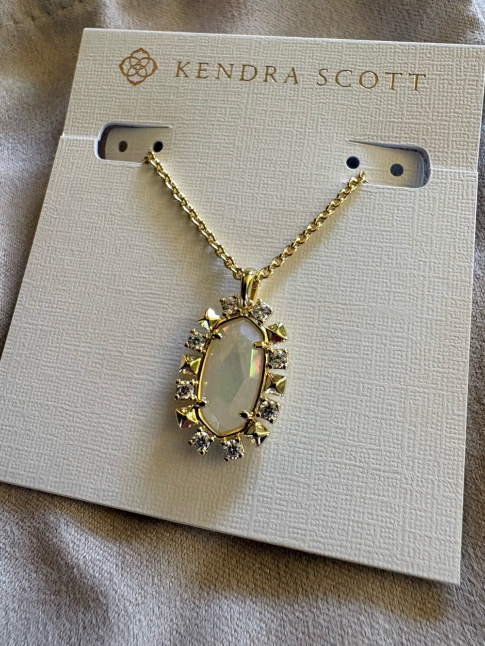 NWT KENDRA SCOTT Shanley Short Pendant Necklace